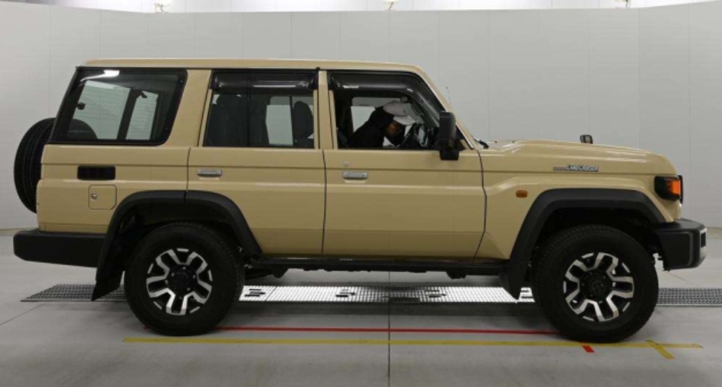 2025 Toyota Land Cruiser Wagon AX 4WD — photo 9