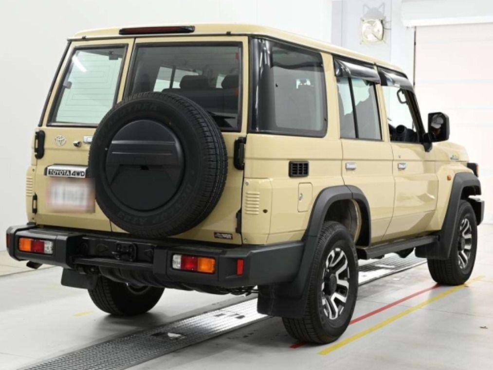 2025 Toyota Land Cruiser Wagon AX 4WD — photo 11