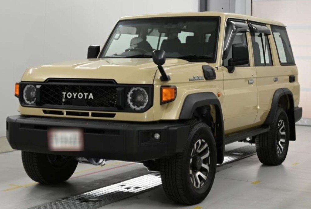 2025 Toyota Land Cruiser Wagon AX 4WD — photo 12