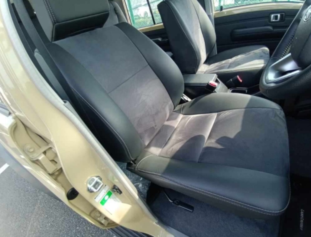 2025 Toyota Land Cruiser Wagon AX 4WD — photo 13