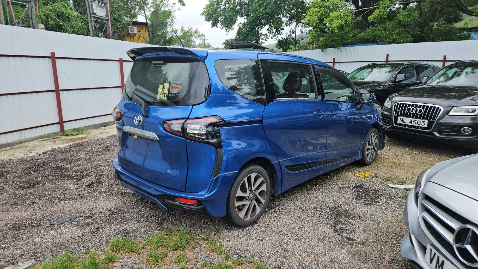 2015 Toyota Sienta — photo 2