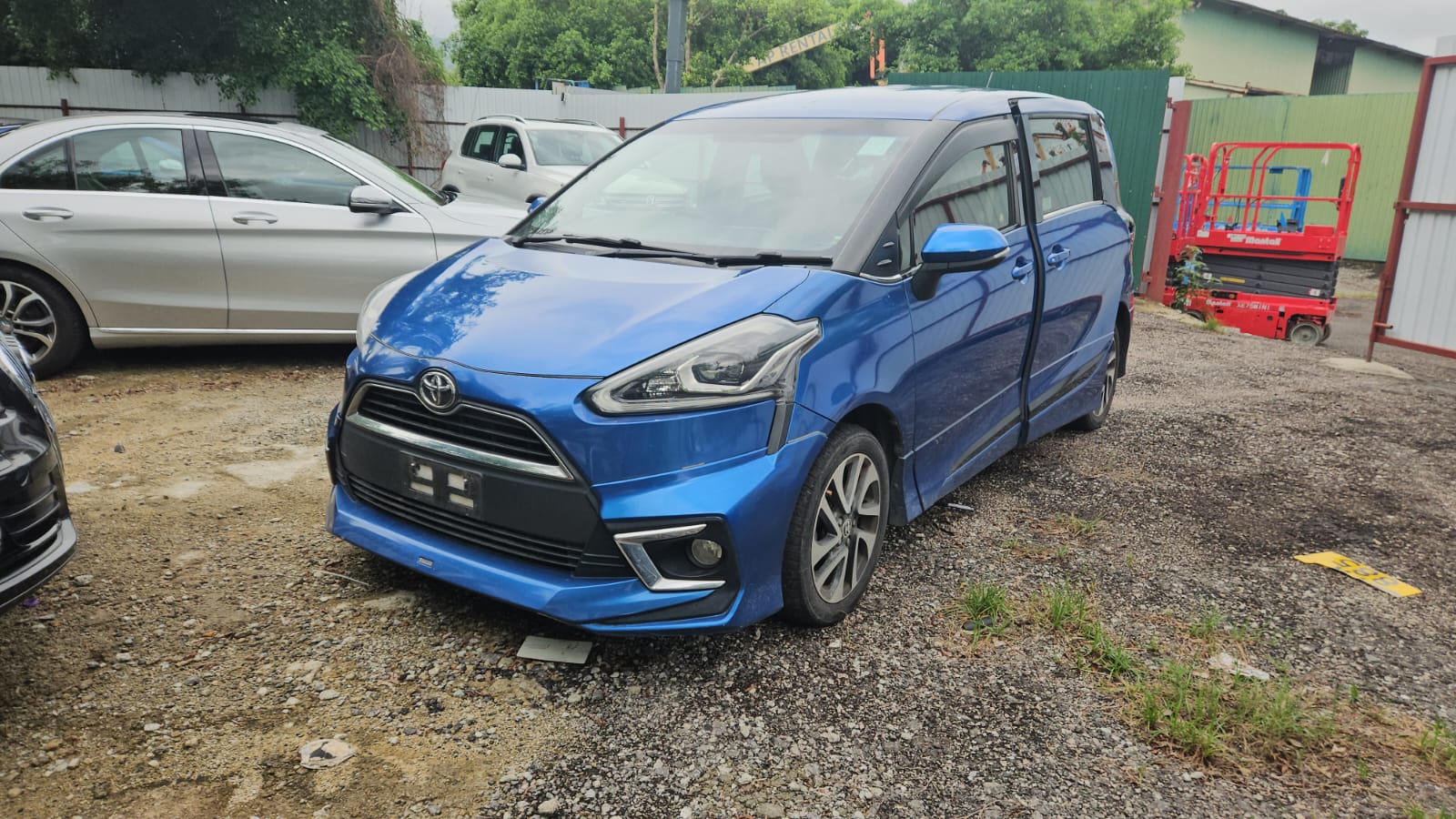 2015 Toyota Sienta — photo 5