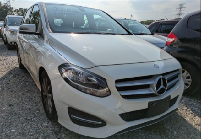 2015 Mercedes Benz DBA-246242 — photo 2