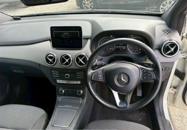 2015 Mercedes Benz DBA-246242 — photo 4