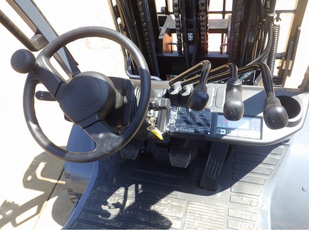 2010 Toyota Counterbalance Forklift - 3.0 Ton — photo 15
