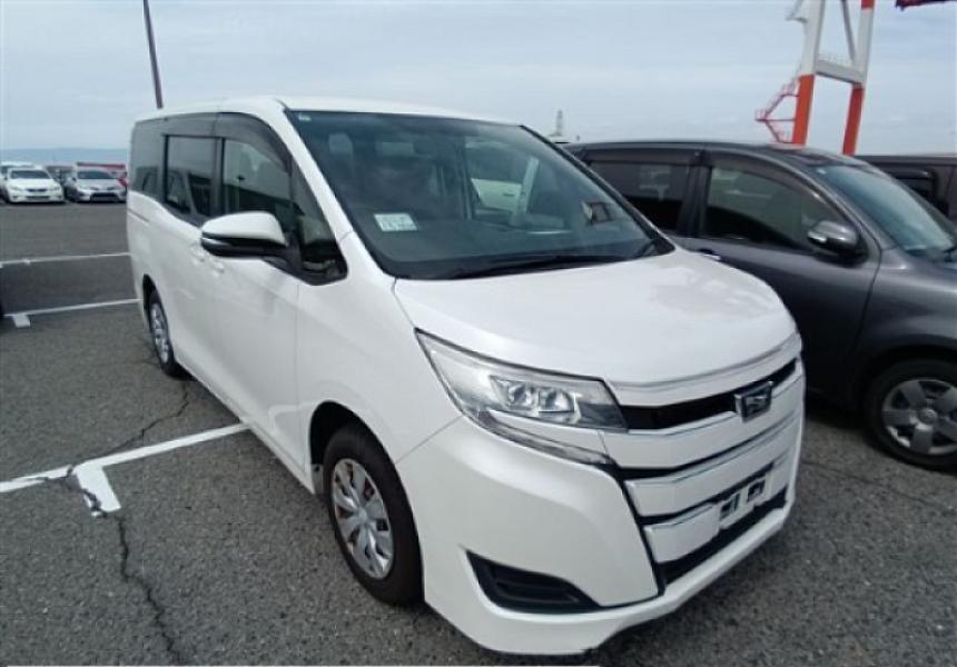2017 TOYOTA NOAH X  DBA-ZRR80G