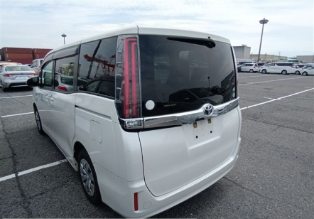2017 TOYOTA NOAH X  DBA-ZRR80G — photo 2