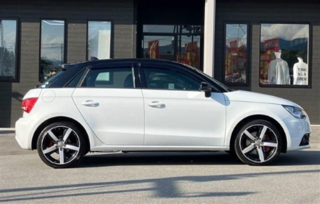 2013 AUDI  A1 8XCAX — photo 5