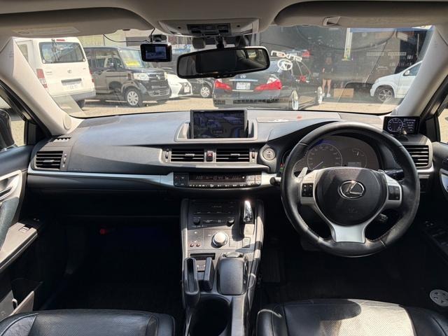 2011 LEXUS CT200H ZWA10 — photo 9