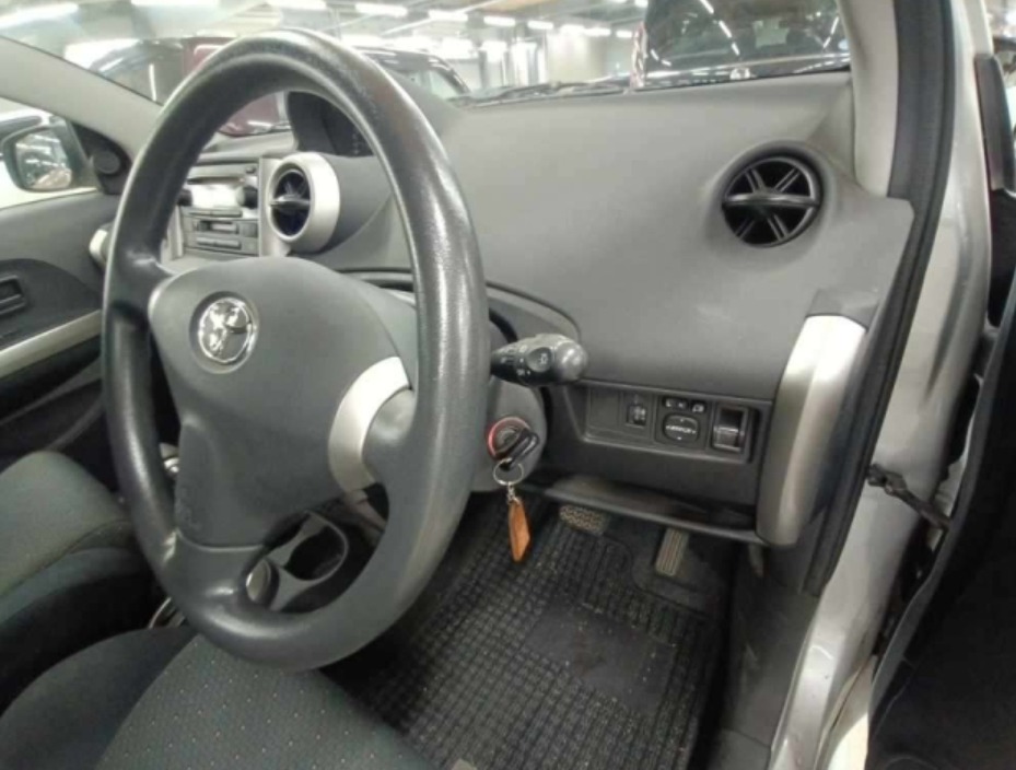 2005 TOYOTA IST 1300CC — photo 8