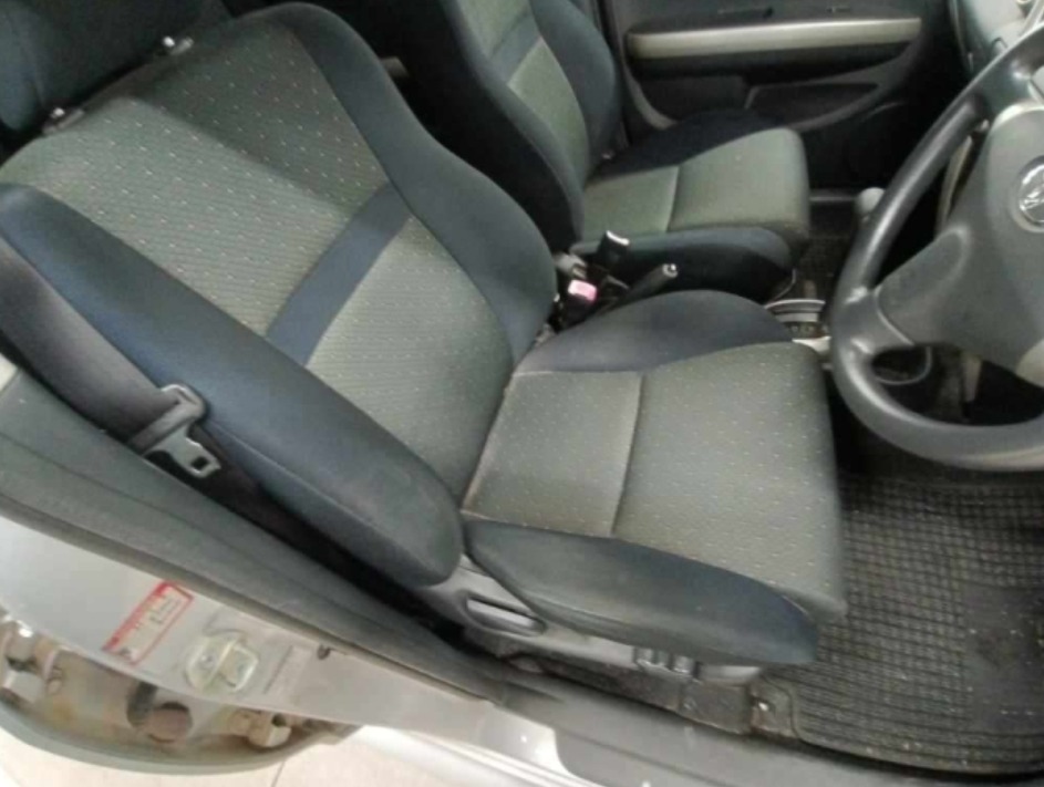 2005 TOYOTA IST 1300CC — photo 9