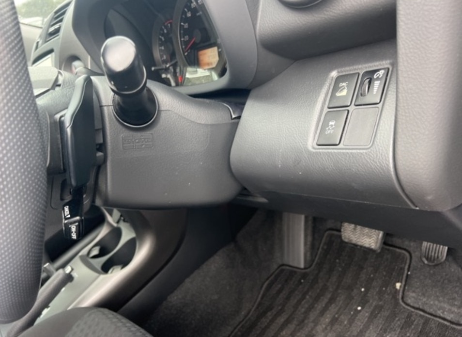 2011 TOYOTA VANGUARD 240S — photo 6
