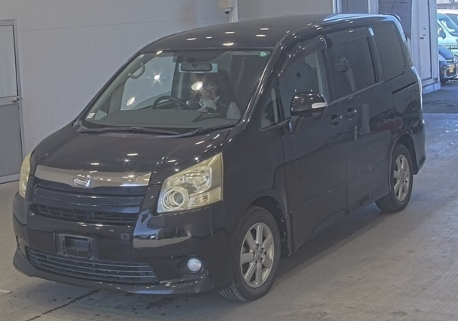 2007 TOYOTA NOAH 2.0L ZRR70W — photo 2