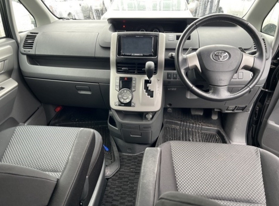 2007 TOYOTA NOAH 2.0L ZRR70W — photo 5