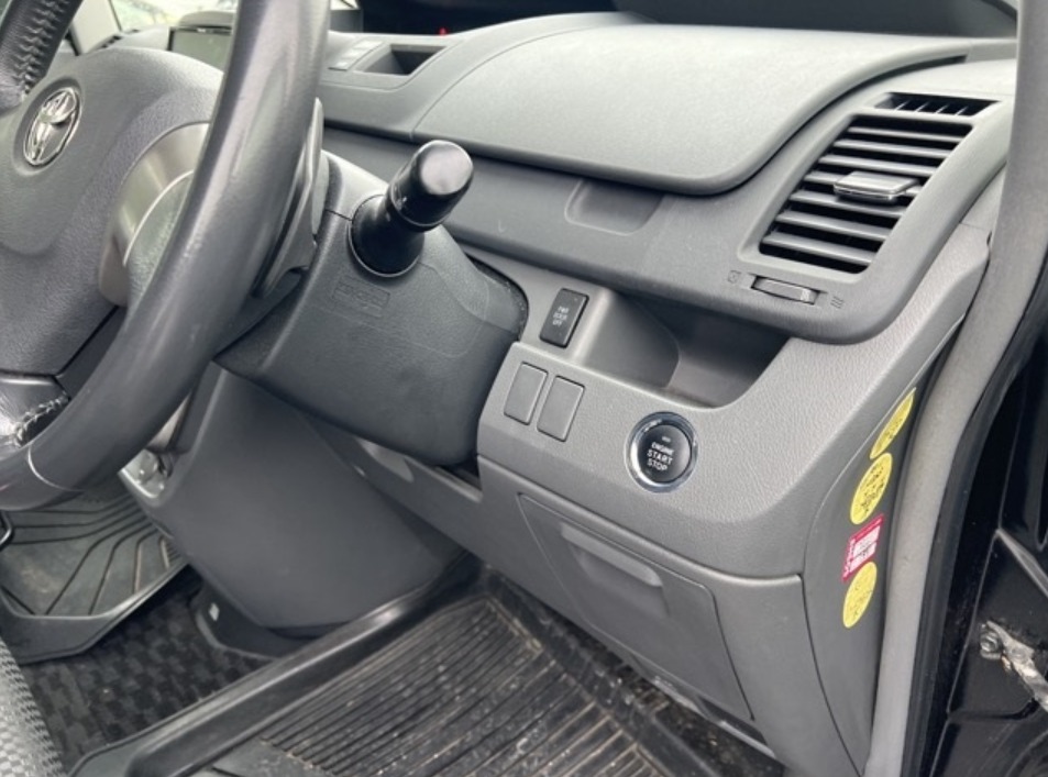 2007 TOYOTA NOAH 2.0L ZRR70W — photo 6