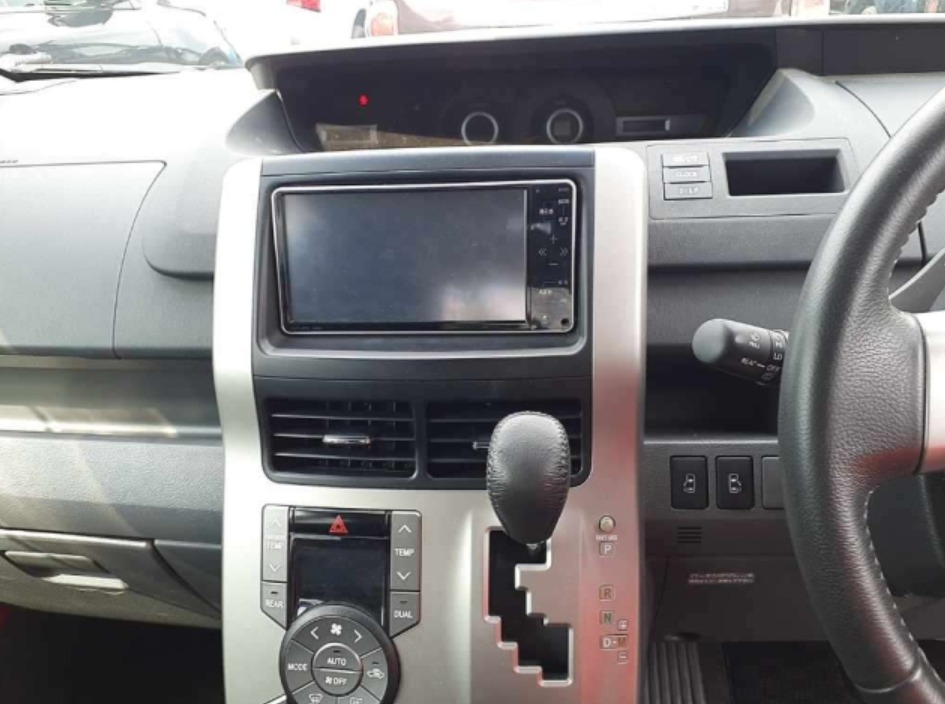 2009 TOYOTA VOXY ZS KIRAMEKI II — photo 2