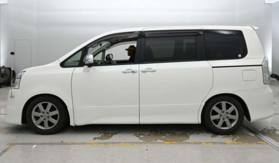 2009 TOYOTA VOXY ZS KIRAMEKI II — photo 9
