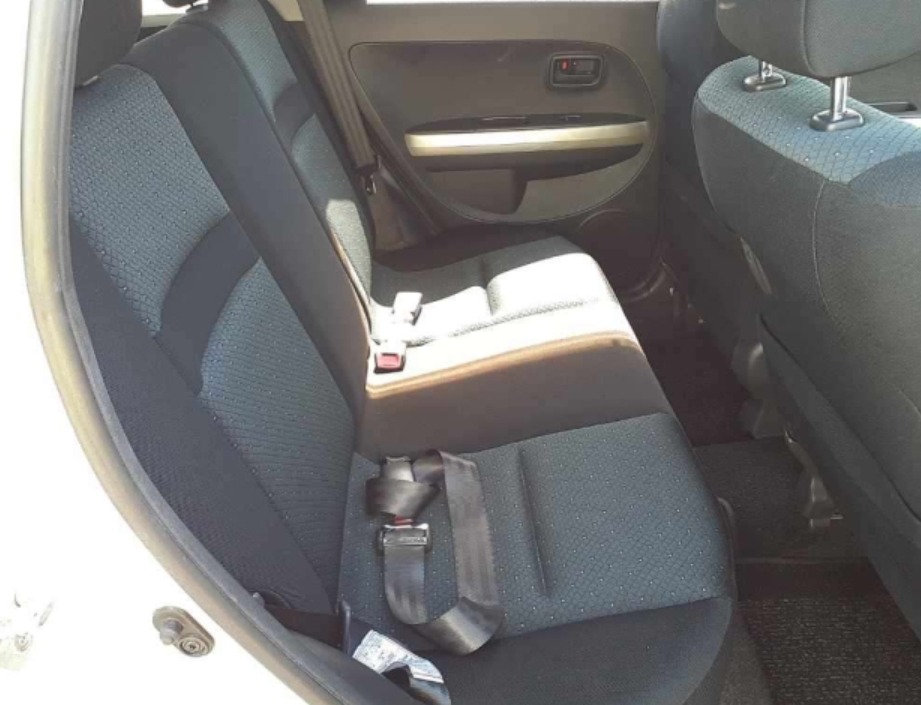 2005 TOYOTA IST 1500CC — photo 4