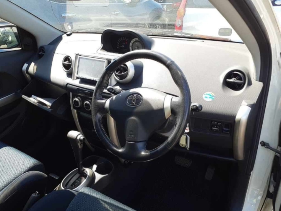 2005 TOYOTA IST 1500CC — photo 7