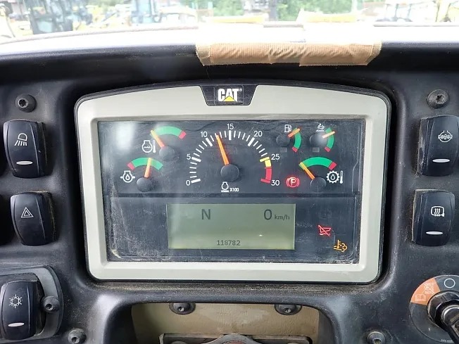 2015 CATERPILLAR 725C — photo 2