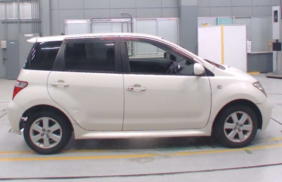 2005 TOYOTA IST 1500CC — photo 10