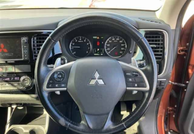 2013 MITSUBISHI  OUTLANDER DBA-GF8W — photo 2