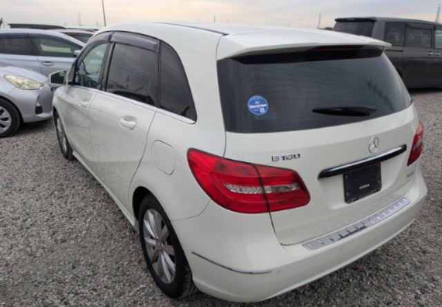 2014 MERCEDES  B180 DBA-246242 — photo 15