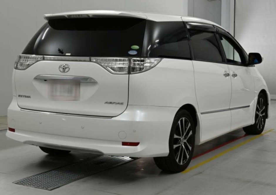 2013 Toyota Estima Estima — photo 3