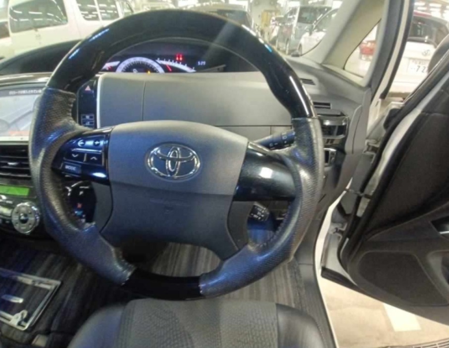 2013 Toyota Estima Estima — photo 10